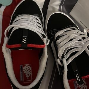 Vans Monochrome Graphic Shoe Box